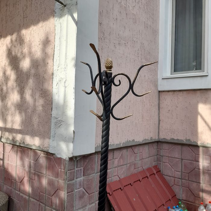 Вешалки напольные железные