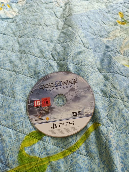 Продавам God of War