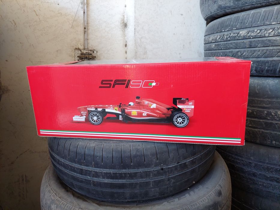 Shuangfeng Ferrari F1
(SF190) в масштабе 1:12.