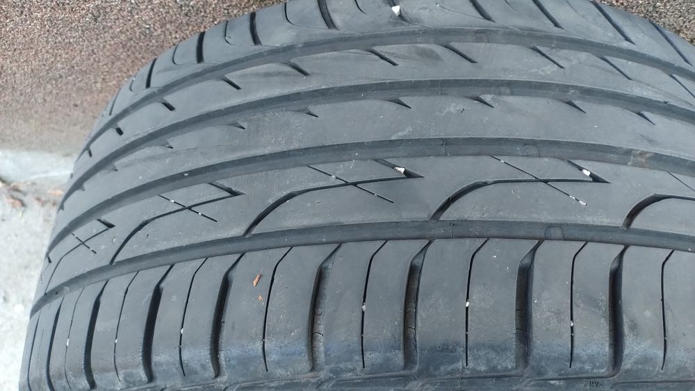 Vând 4 cauciucuri 235 cu 35 pe r19,aproape noi,Landsail,3acelasi profil și unul diferit,0772221788