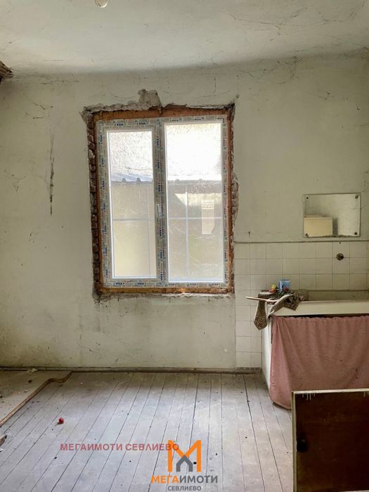 Продажба Къща гр. Севлиево - гр. Севлиево 72m² и двор 148m²