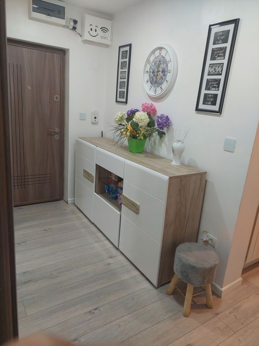 Primesc în  gazda o fata ,zonă centru  luceafărul Bacău toate condiții