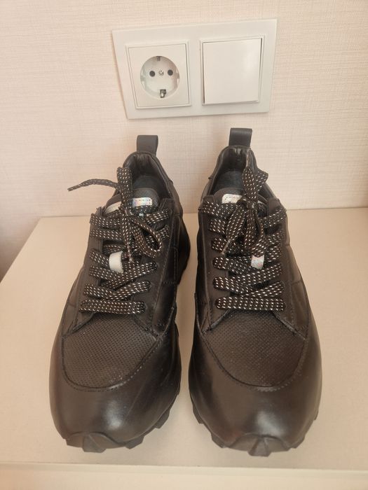 Женские кроссовки фирмы NilaNila