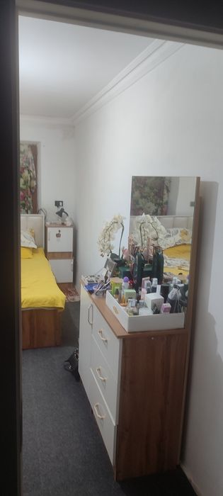 Qorasuda 2 honali uy 1 etaj sotladi ,Тошкент вилояти Корасуда, Продает