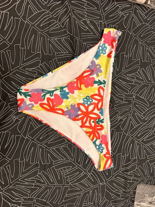 Piese de costum de baie