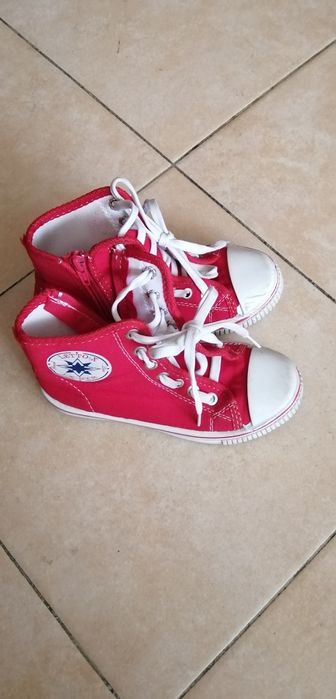 Кецове за момиче, модерни, запазени, с цип и връзки.