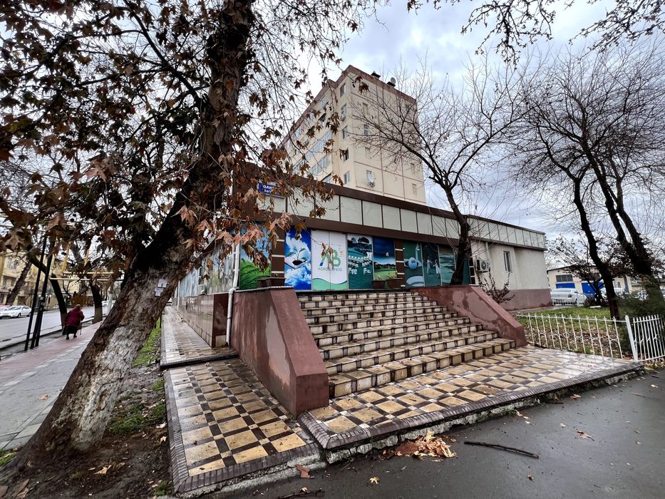 Yangihayot Tashkent İndex yanıda, 2.000 m2 magazin ofis sklad satuvda