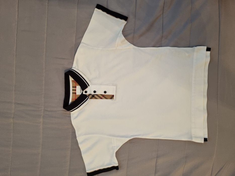 Tricou Burberry  original  mărime 12 ani  152 cm