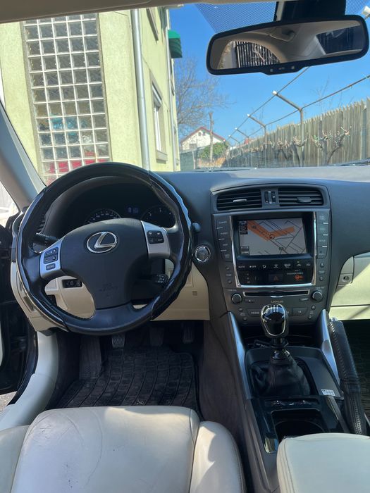 Vând Lexus IS200 D