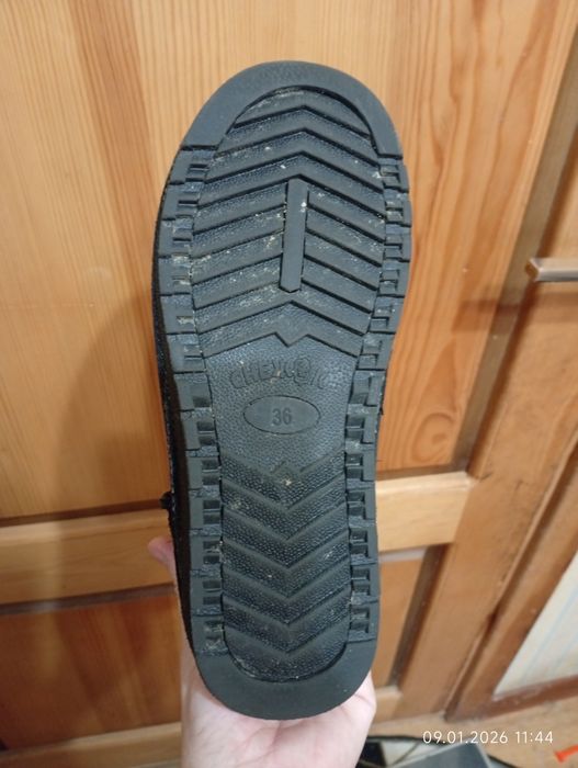 Продам женские угги