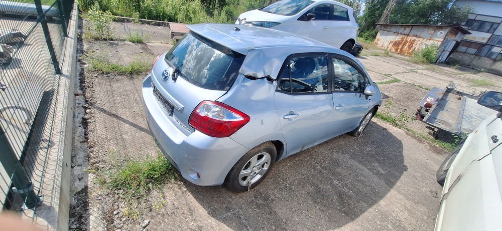 Toyota auris hybrid на Части