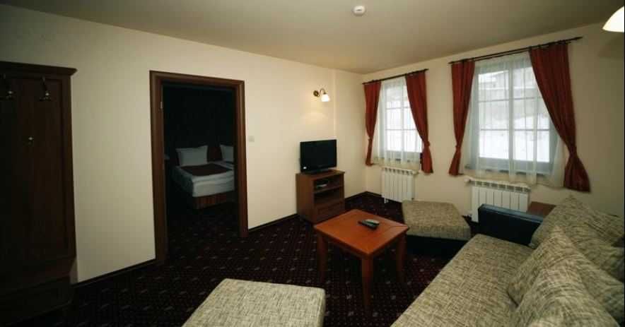 Продава се Хотел в Копривщица - 1000 кв.м за 680 €/кв.м - Снимка #8