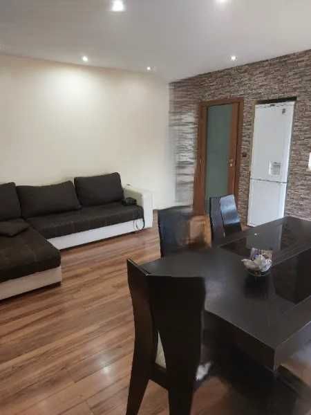 Реновиран тристаен тухлен апартамент