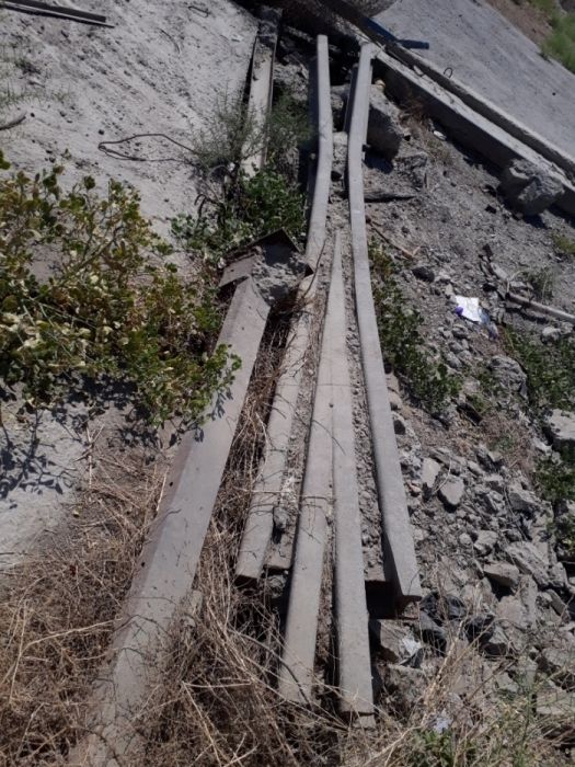 Продаётся элемент желез. дороги стрелко остряк.