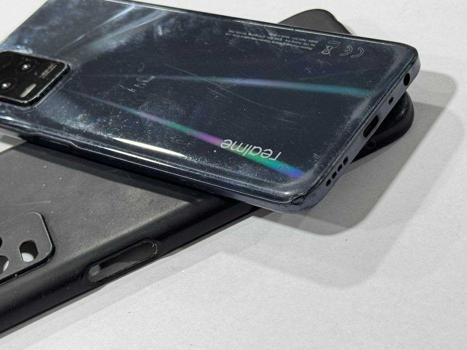 Продавам Realme 8 5G