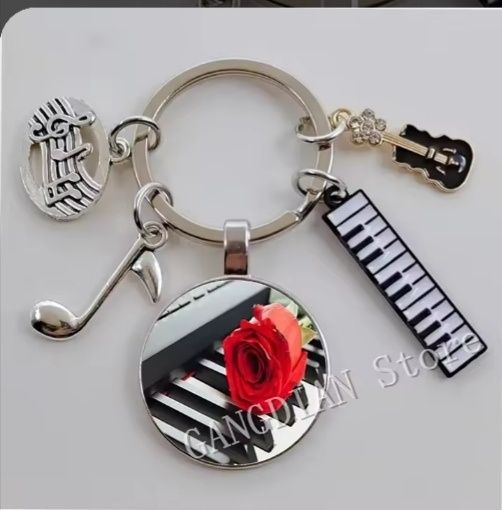 Breloc chei lănțișoare