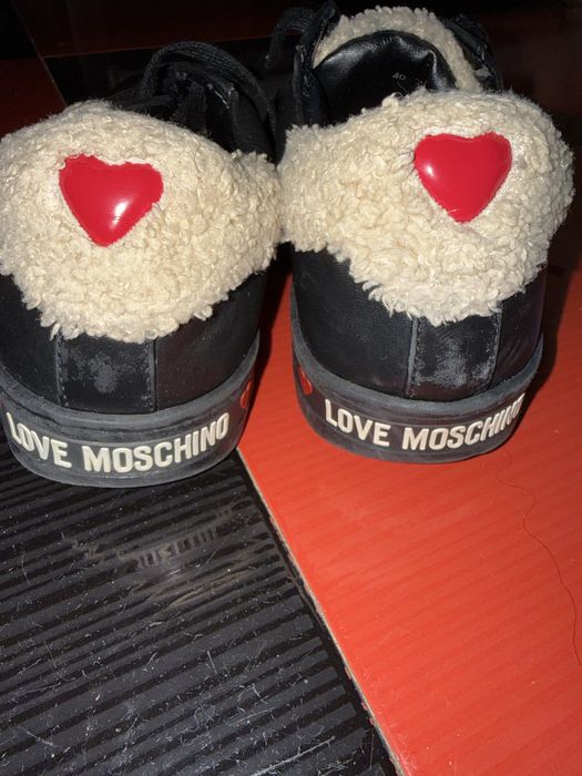 Оригинални спортни обувки”Love Moschino”