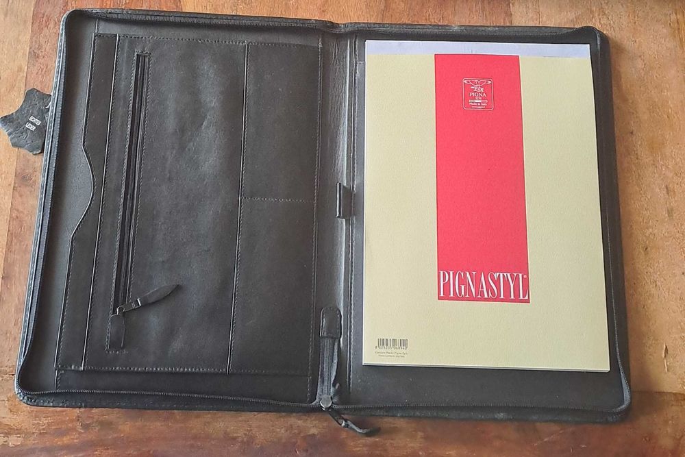 папка за документи естествена кожа черна с цип А4 внос от Италия