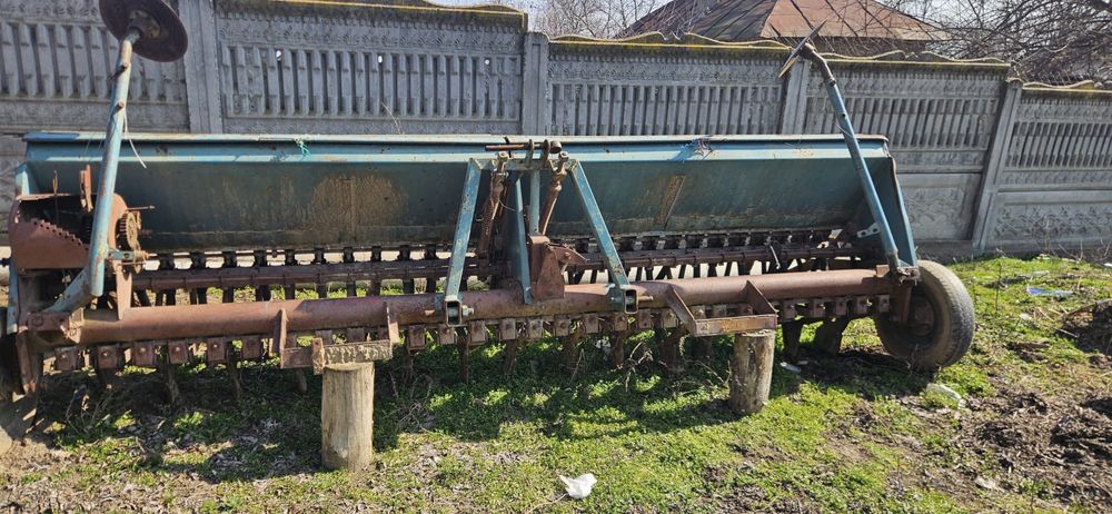 Semanatoare grau si semanatoare porumb