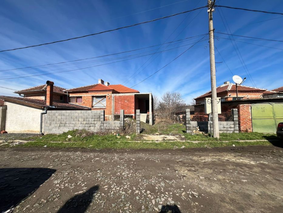 Продавам къща в с. Лозарево – 379 м2