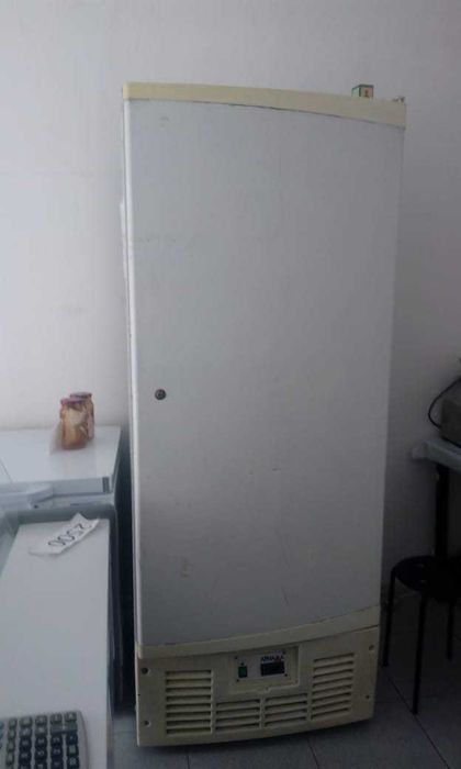 Продам витринный холодильник