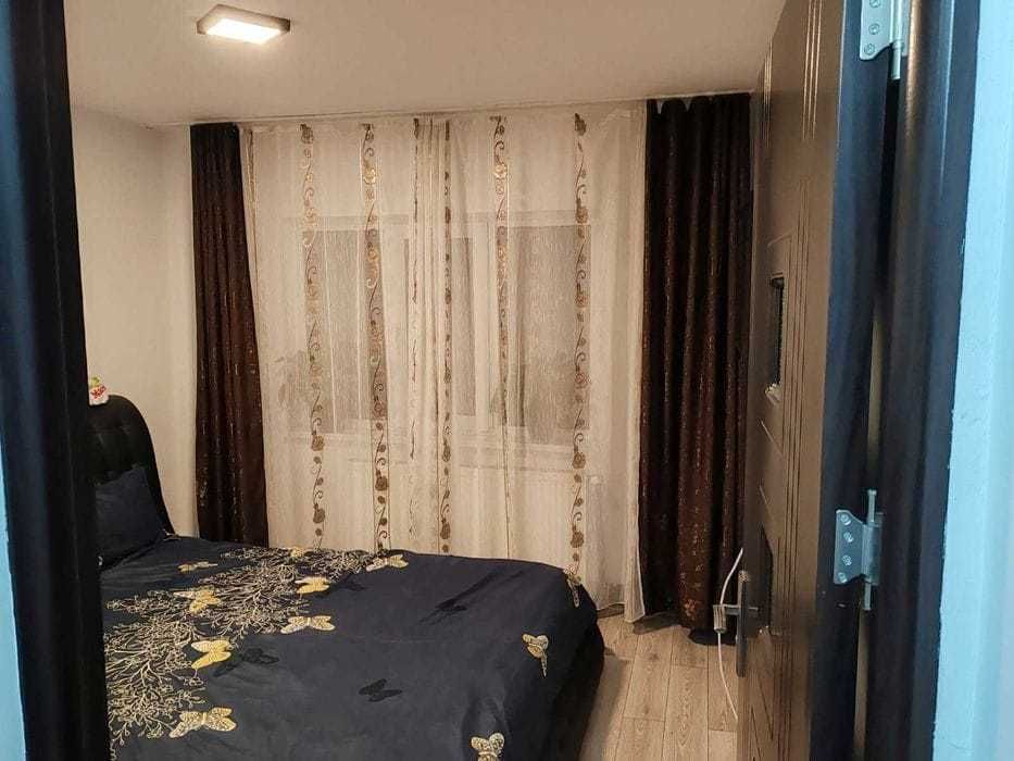 Apartament 3 camere Costești