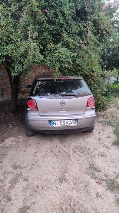 VOLKSWAGEN Polo