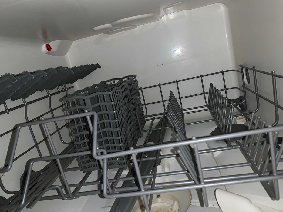 Masina spalat vase compacta ELECTROLUX ESF2440 2300OS defect?/pt piese