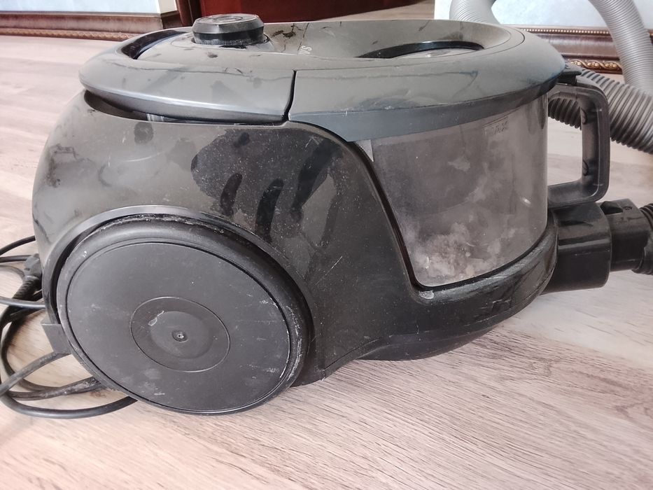 Пылесос Samsung SC18M21D0VG