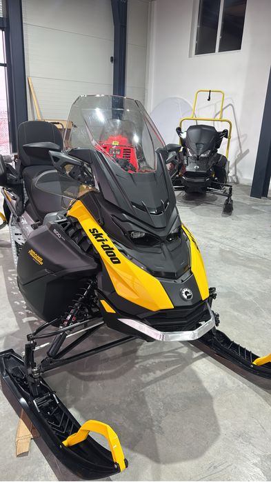 Snowmobil noi si sencod hand ski doo