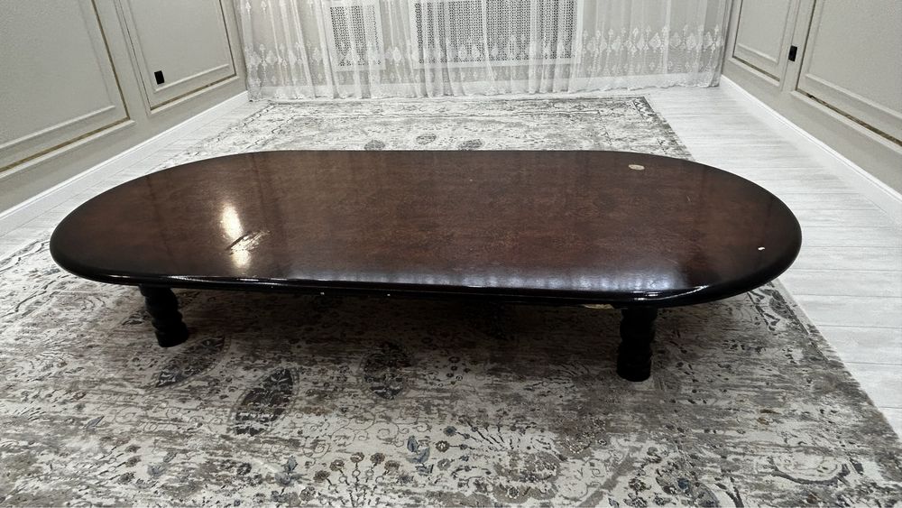 Овальный стол