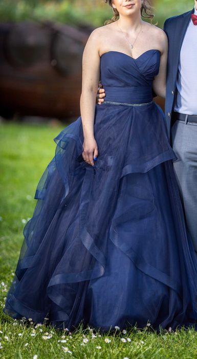 Елегантна бална рокля