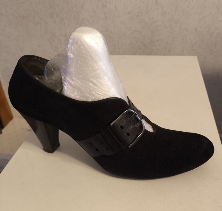 Продам туфли черные замшевые