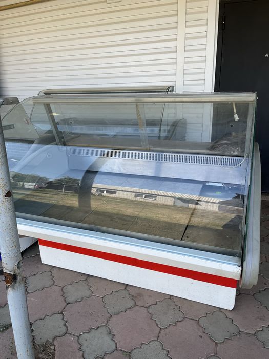Продам витринный холодильник бу