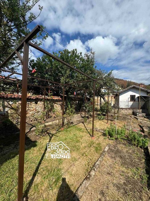 Двуетажна къща за продажба в гр.Шипка