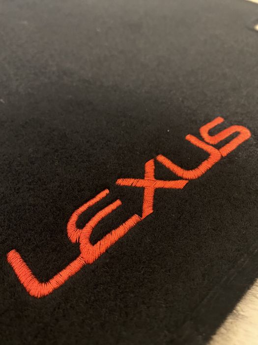 Накидка на панель машины Lexus