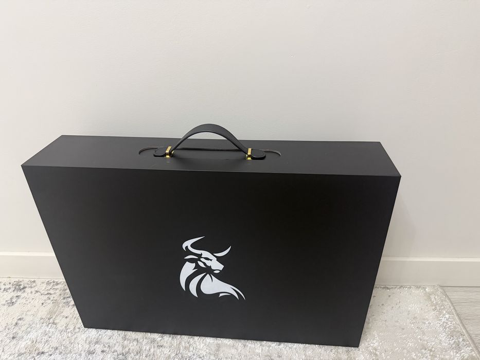 Подарочный кейс-чемодан