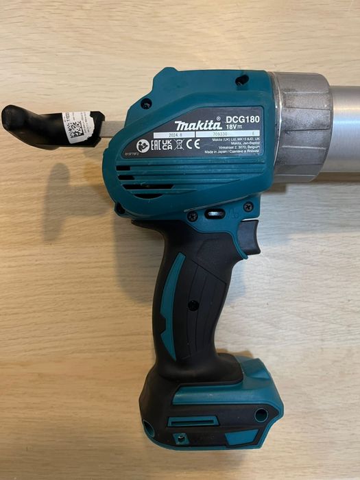 Mașina de frezat Freza Makita DRT50 Brushless NOUA pistol silicon Makita DCG 180 ca nou made in Japan acumulatori Makita 18V originali NOI