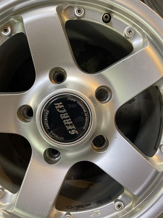 На 16 5/150. Тойота