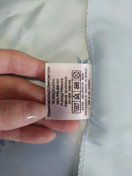 Покрывало с наволочками.