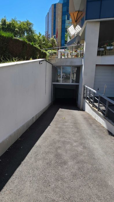 Дава се под наем Гараж / Паркомясто в София, Лозенец - 30 кв.м за 200 € - Снимка #4