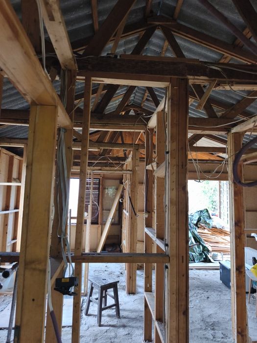 Дървена къща с интернитови плоскости