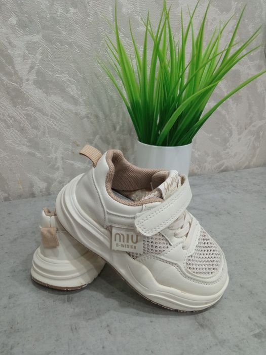 Продам кросовки на девочку