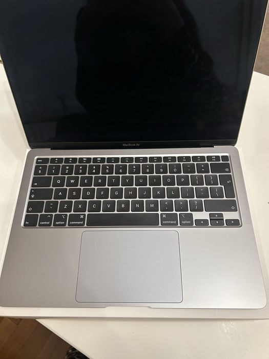 Macbook Air 13'' 2020 - 16GB RAM, SSD 256 GB