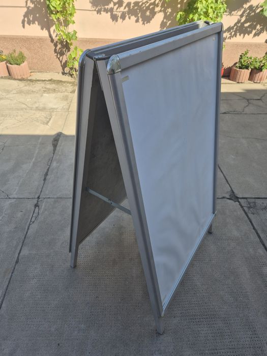 Vand casete publicitare luminoase,