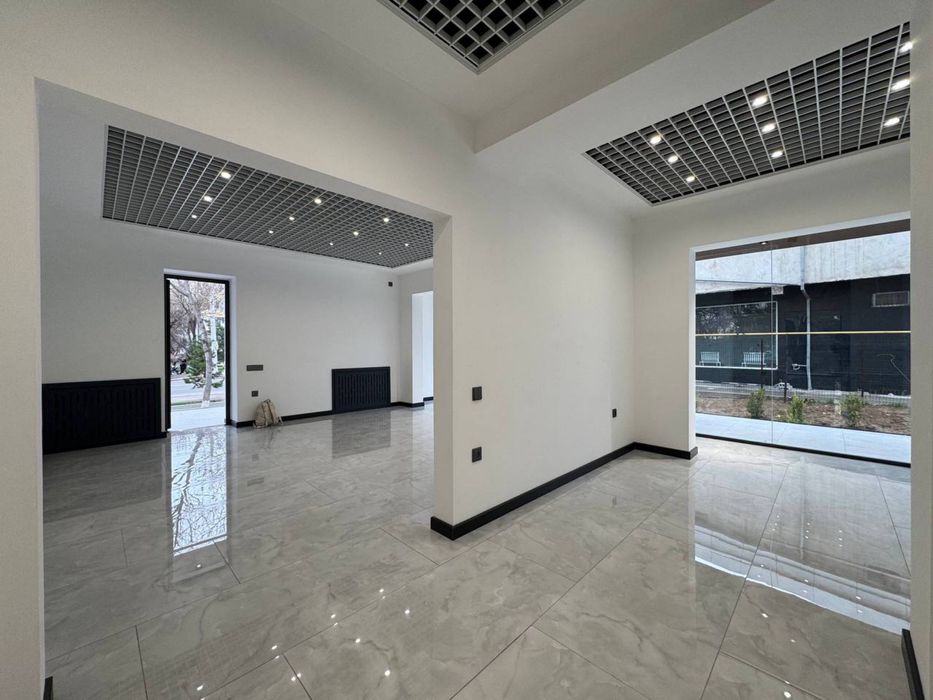 Аренда под кафейный,бутик,магазин Террасой 250 м² ор:Рынок Тансыкбаев