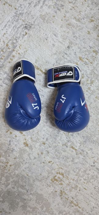 Продам перчатки для бокса.
