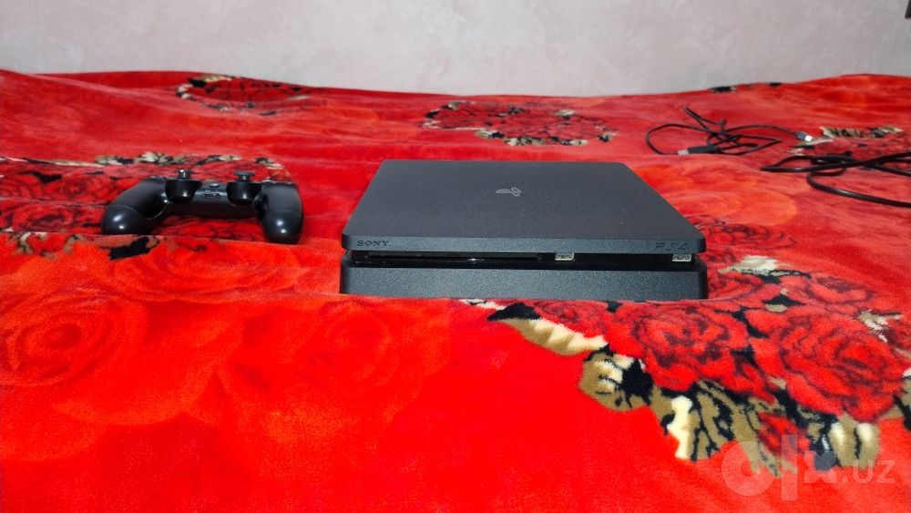 Playstation 4 slim ideal xolatda