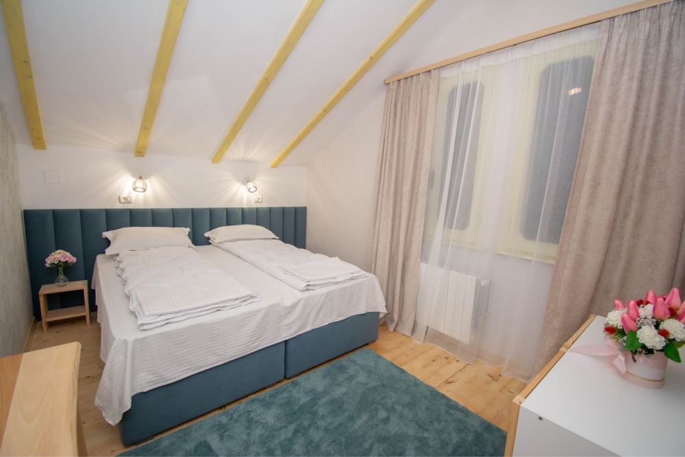 Montator tapet  sine perdele rolete jaluzele