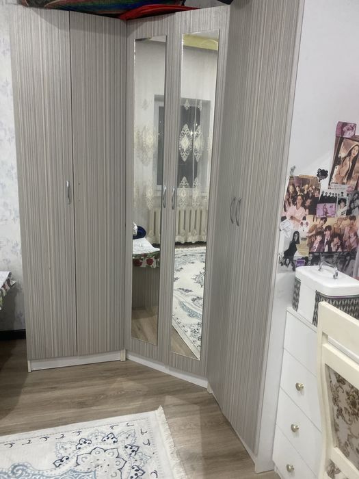 Угловой шкаф для одежды